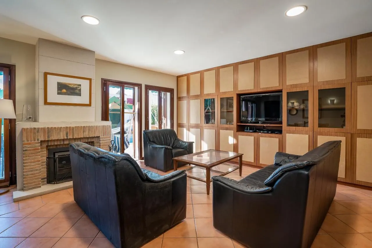Holiday Villa In Elite Residential Area Of Faro