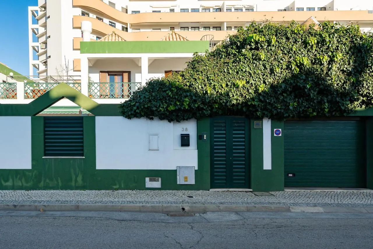 Holiday Villa In Elite Residential Area Of Faro